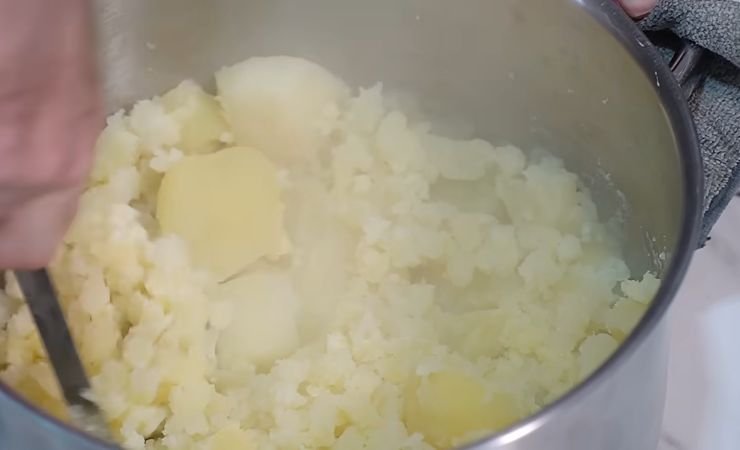 Mash the potatoes